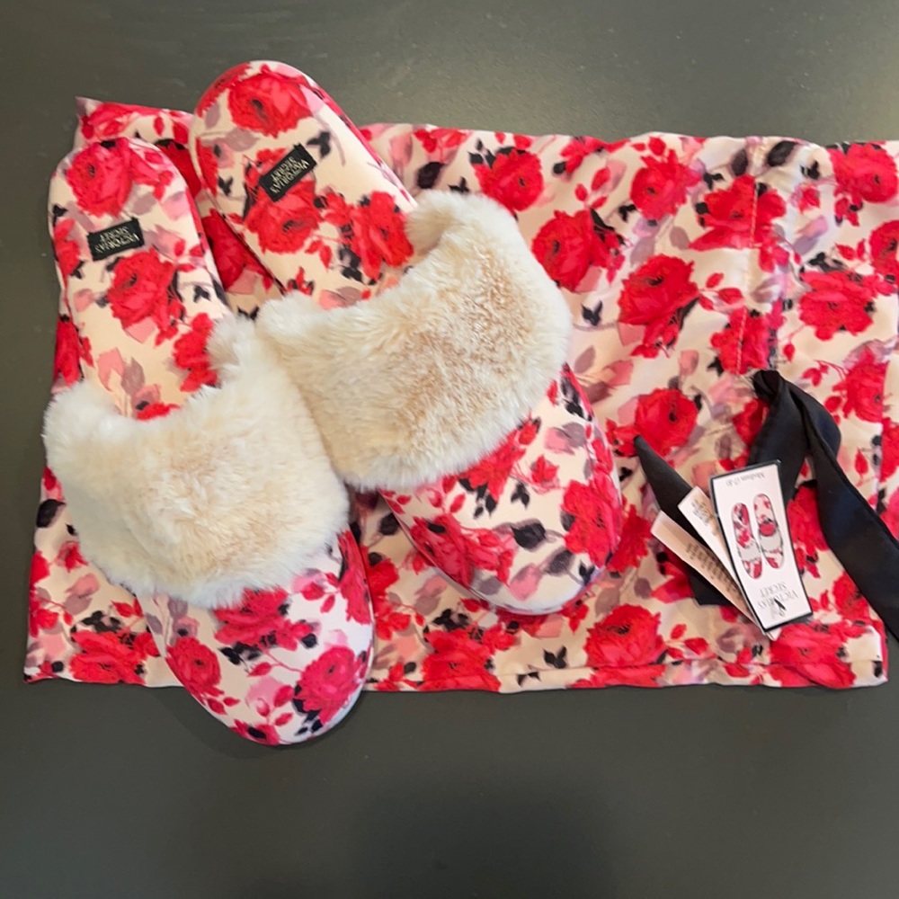 Victoria’s Secret Rose slippers NWT